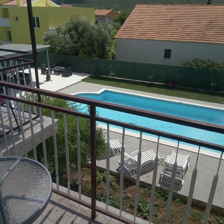 KrkaHaus Hotel Lozovac Bagian luar foto