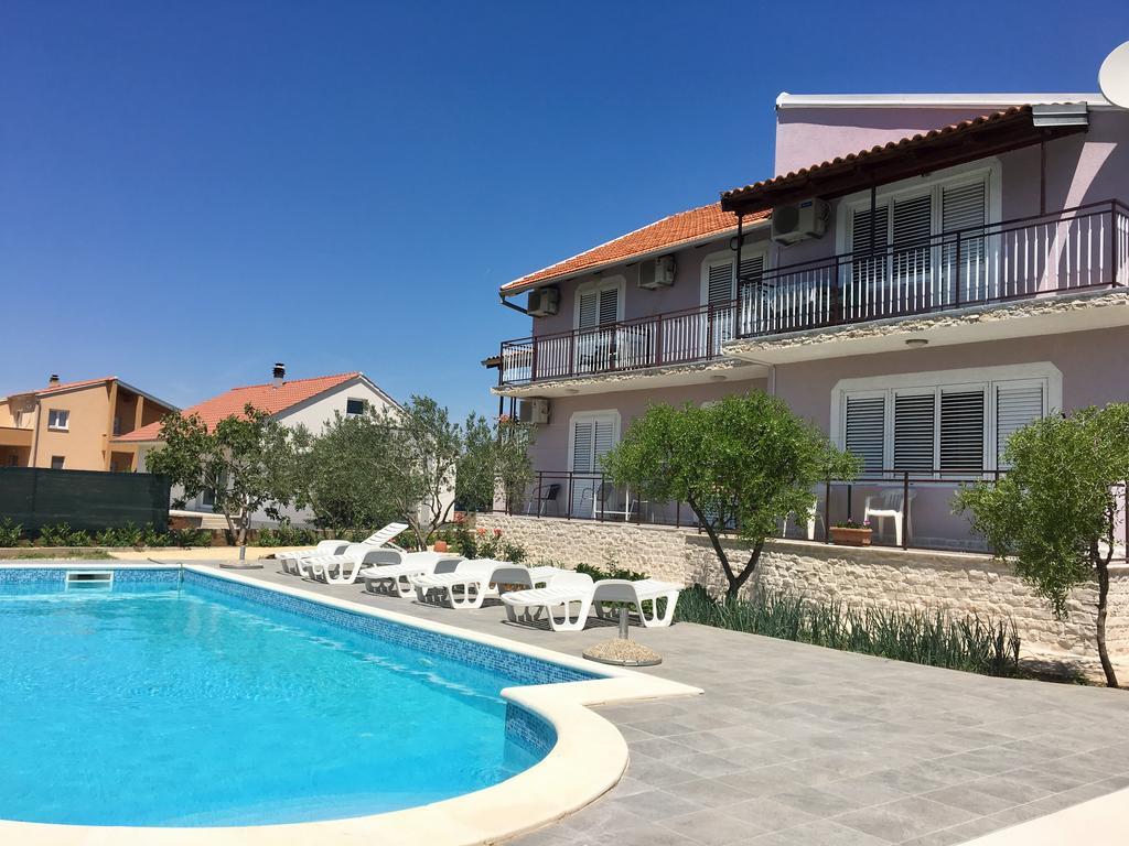 KrkaHaus Hotel Lozovac Bagian luar foto