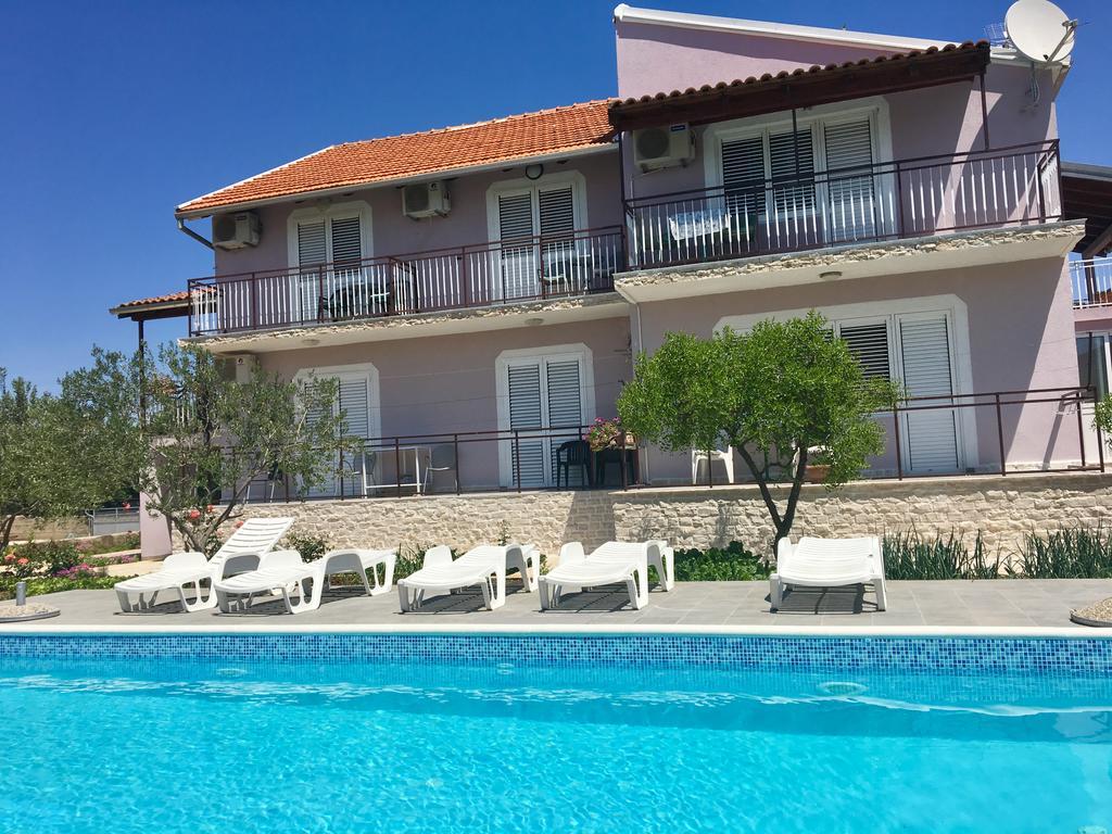 KrkaHaus Hotel Lozovac Bagian luar foto