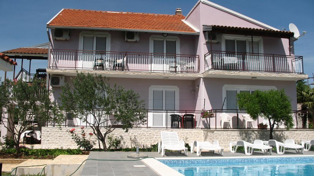 KrkaHaus Hotel Lozovac Bagian luar foto