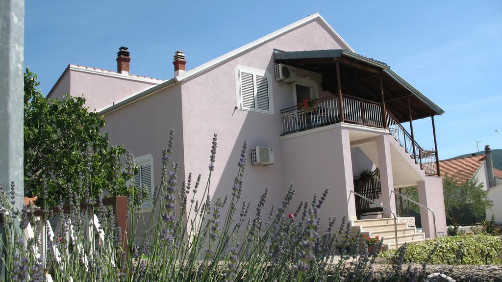 KrkaHaus Hotel Lozovac Bagian luar foto