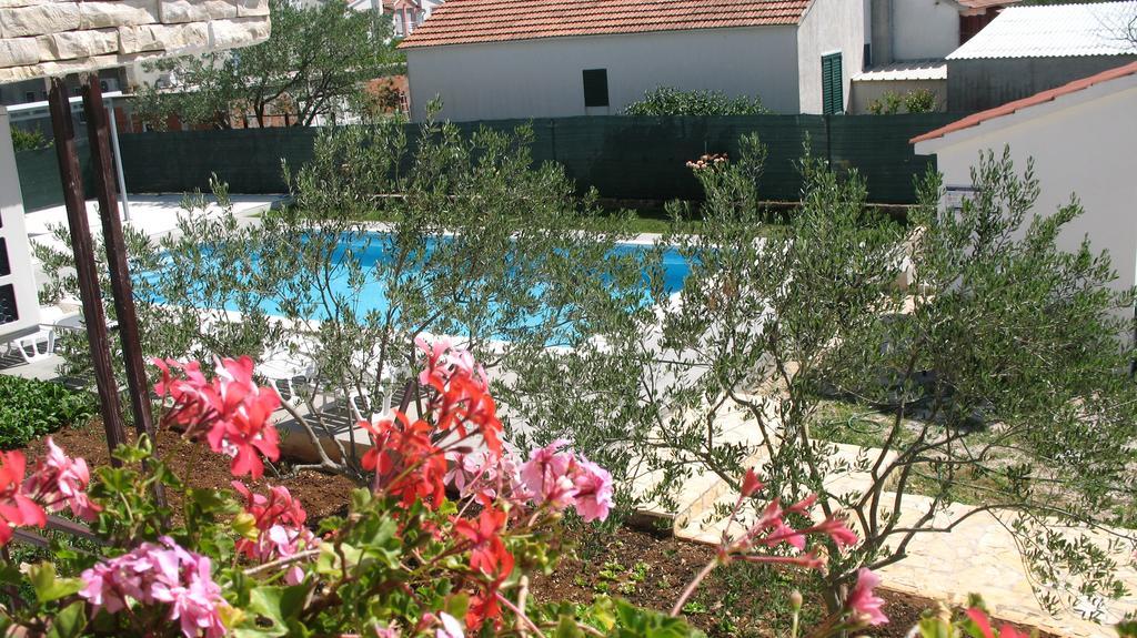KrkaHaus Hotel Lozovac Bagian luar foto