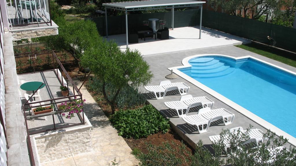 KrkaHaus Hotel Lozovac Bagian luar foto