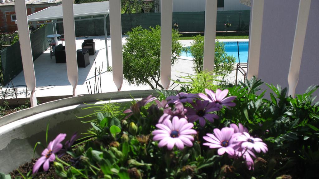 KrkaHaus Hotel Lozovac Bagian luar foto