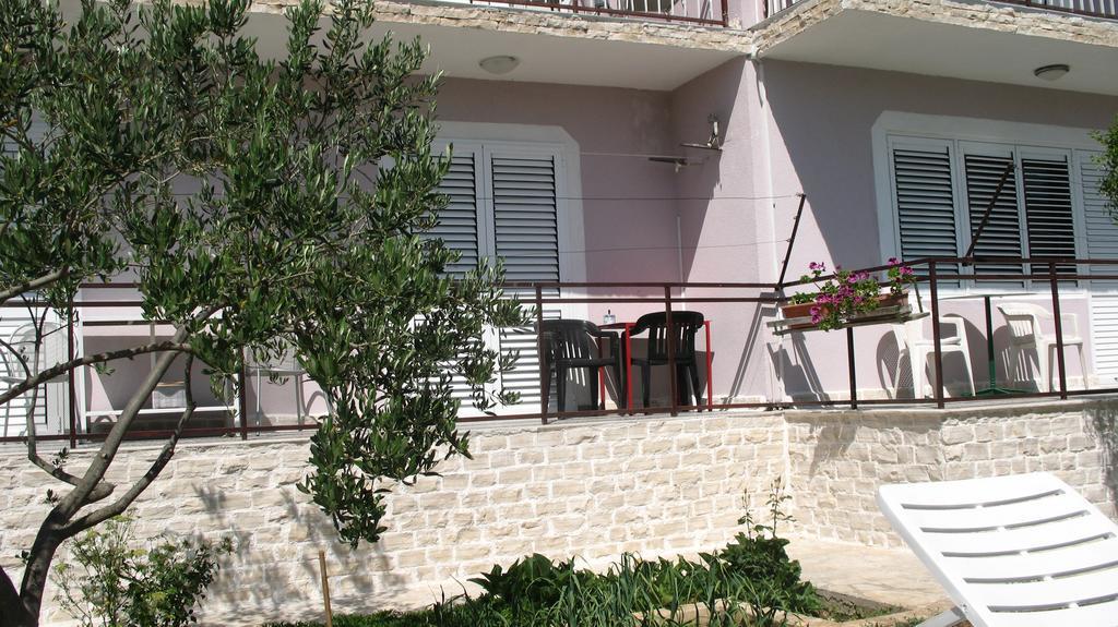 KrkaHaus Hotel Lozovac Bagian luar foto