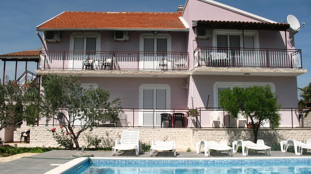 KrkaHaus Hotel Lozovac Bagian luar foto