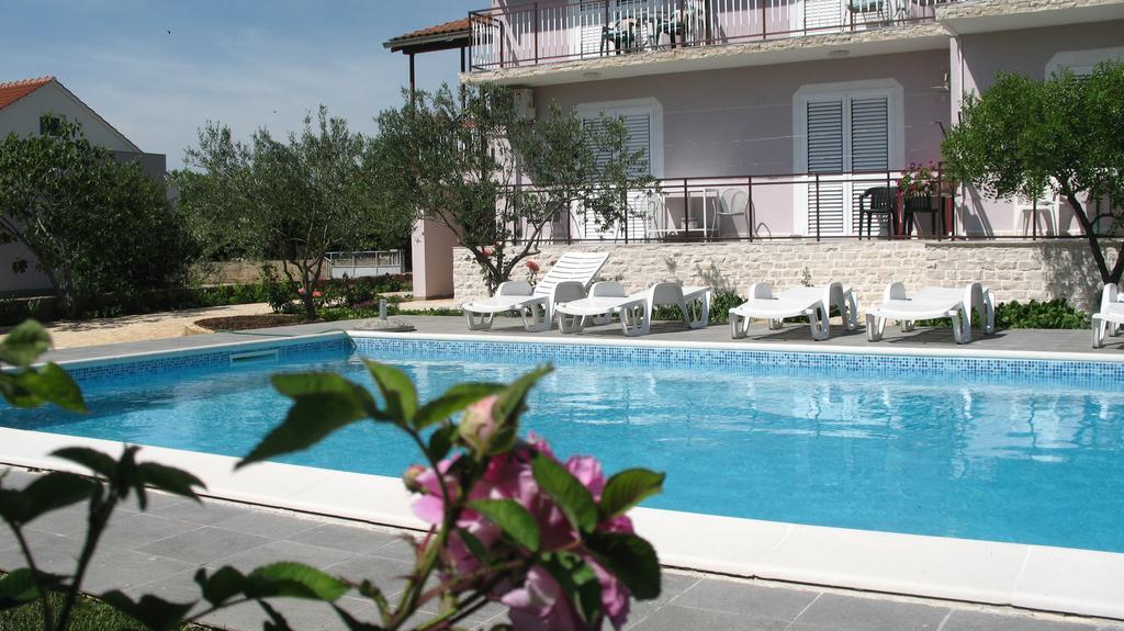 KrkaHaus Hotel Lozovac Bagian luar foto