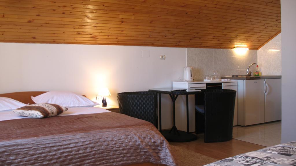 KrkaHaus Hotel Lozovac Bagian luar foto