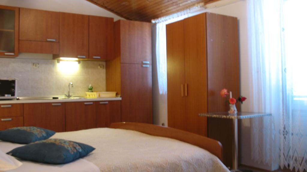 KrkaHaus Hotel Lozovac Bagian luar foto