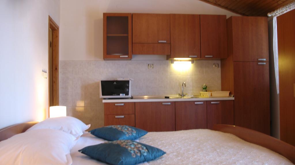 KrkaHaus Hotel Lozovac Bagian luar foto