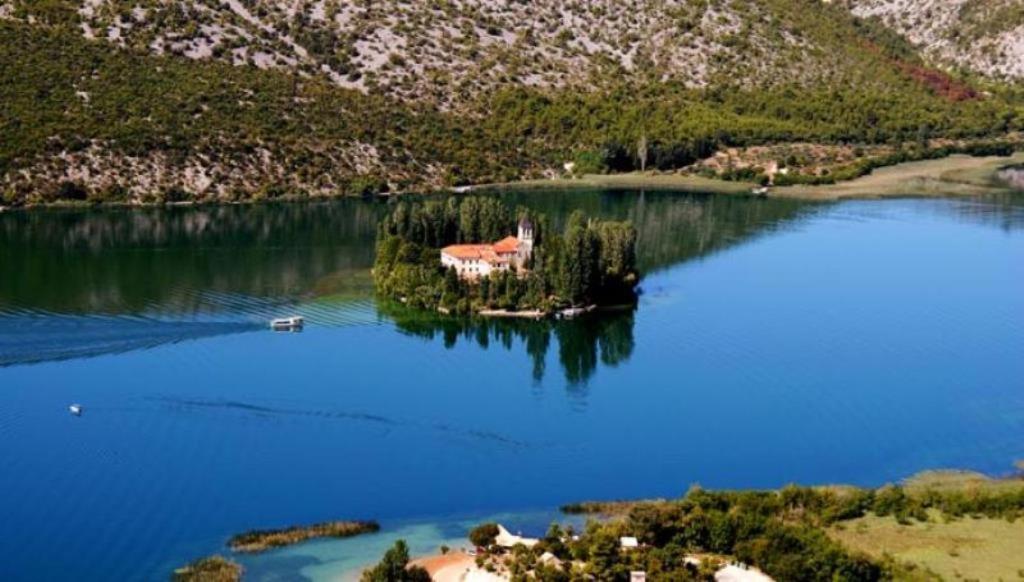 KrkaHaus Hotel Lozovac Bagian luar foto