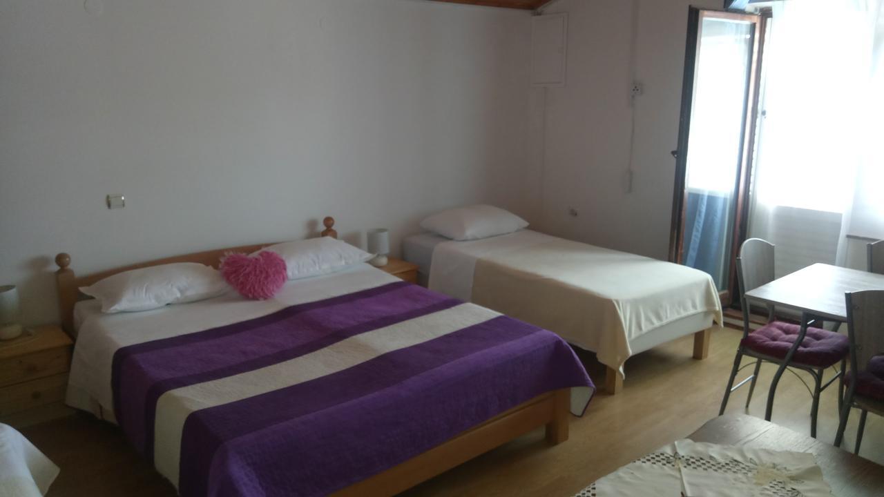 KrkaHaus Hotel Lozovac Bagian luar foto