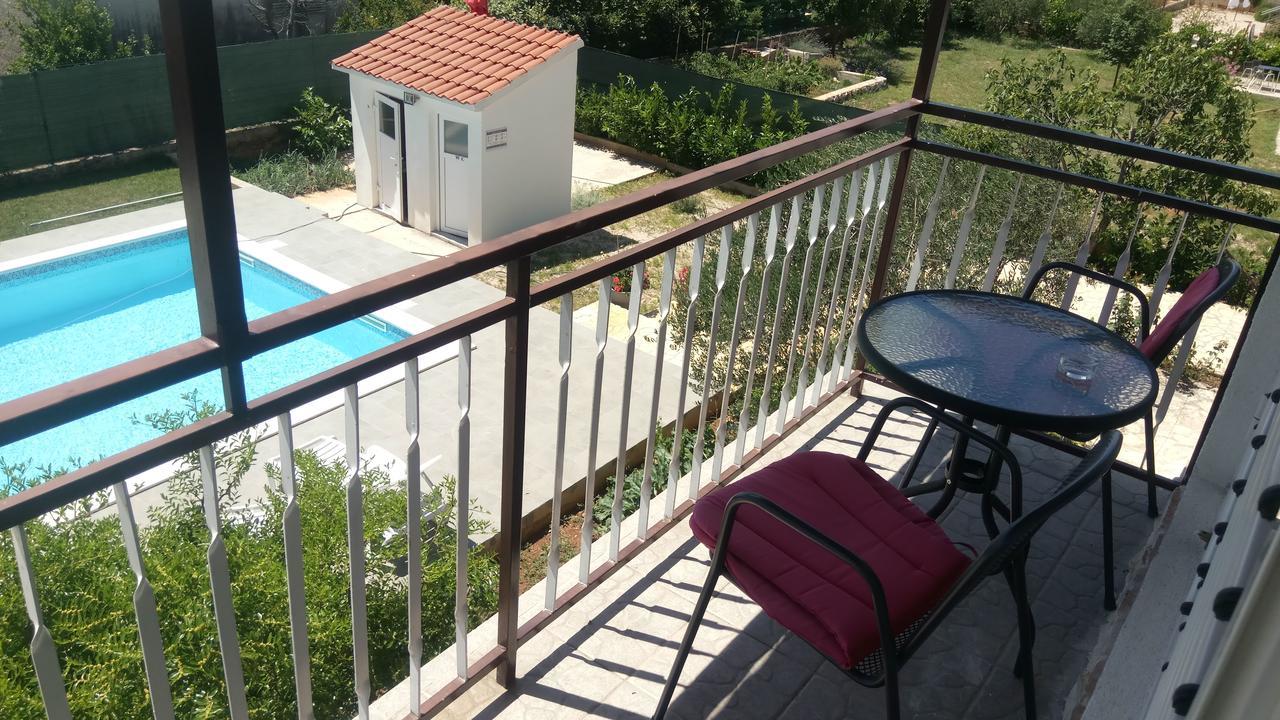 KrkaHaus Hotel Lozovac Bagian luar foto