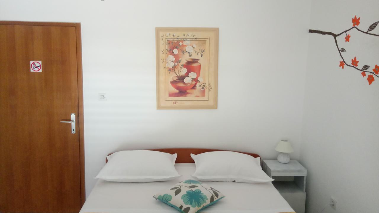 KrkaHaus Hotel Lozovac Bagian luar foto