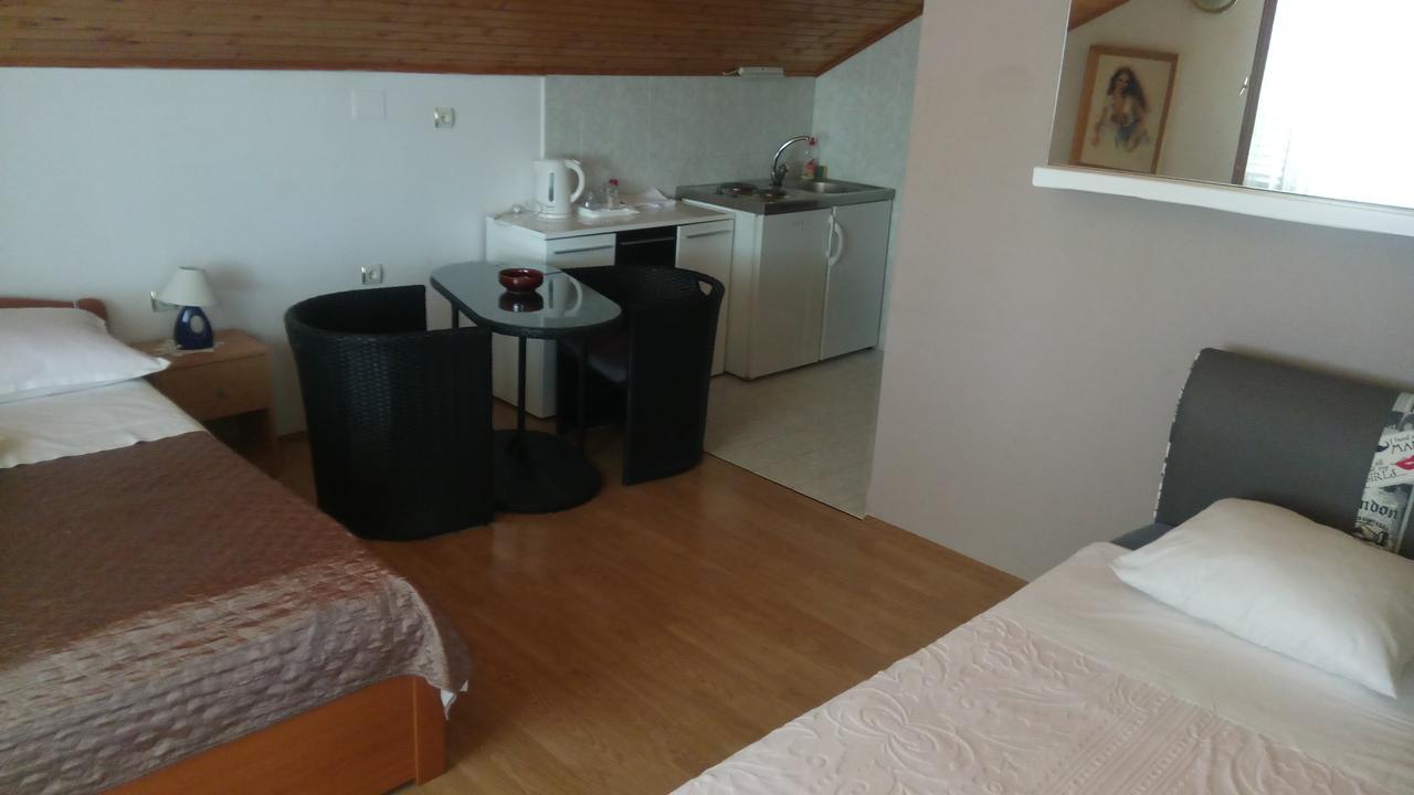 KrkaHaus Hotel Lozovac Bagian luar foto
