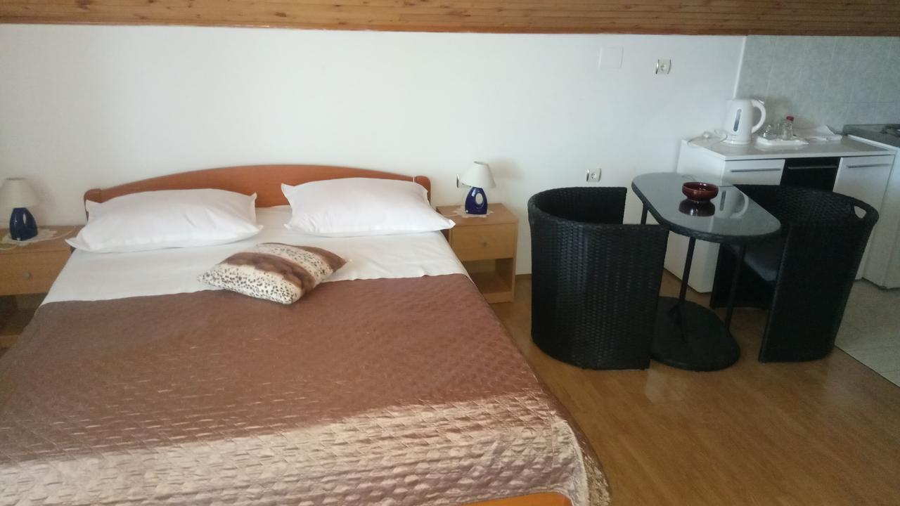 KrkaHaus Hotel Lozovac Bagian luar foto